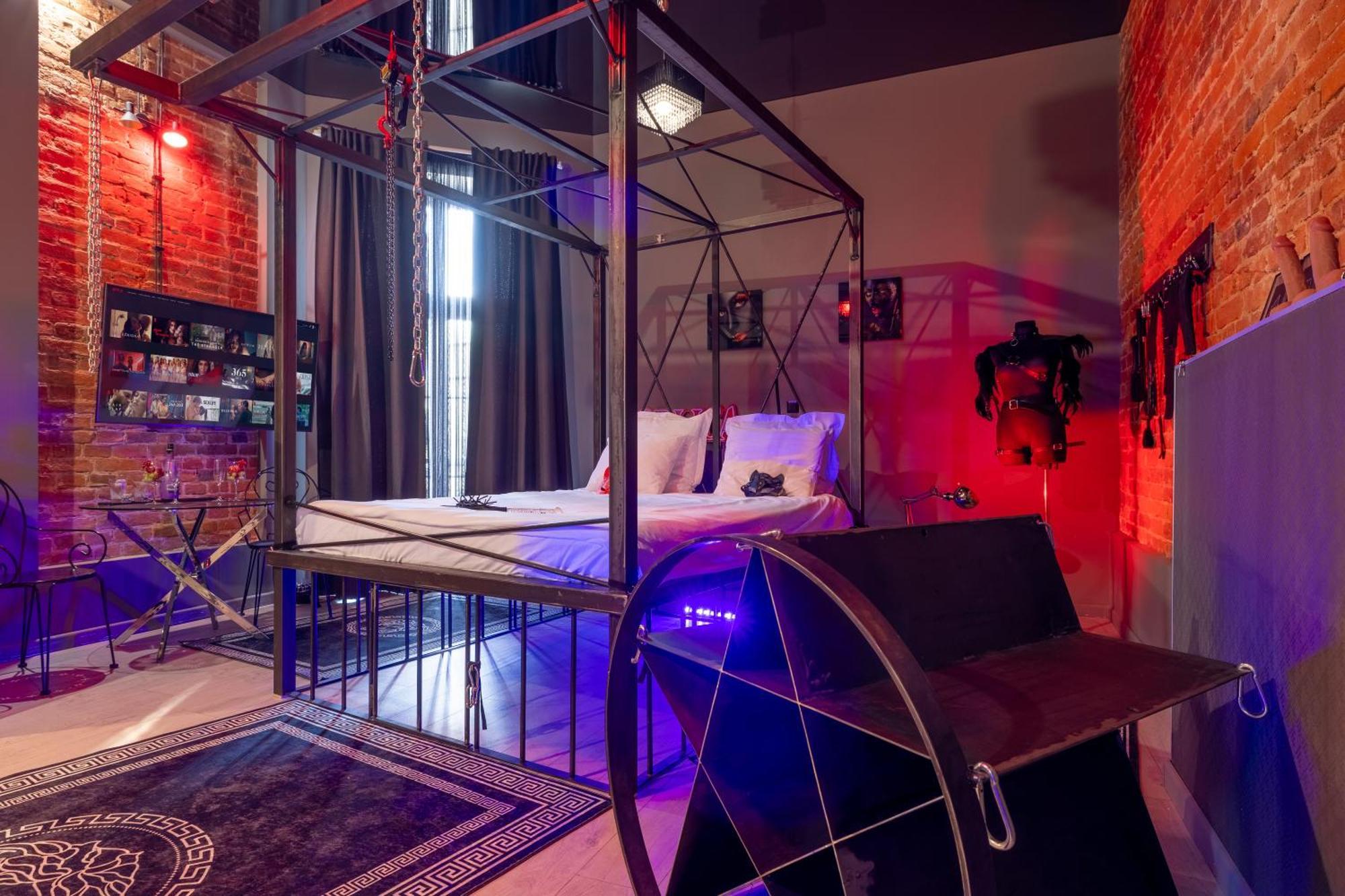 Apartment Bdsm New Grey 18 Manufaktura Centrum Miasta Parking Bezplatny Bardzo Wygodne Lozko Ogromne Lustro Dla Doroslych Adults Only Lodz (Lodz)